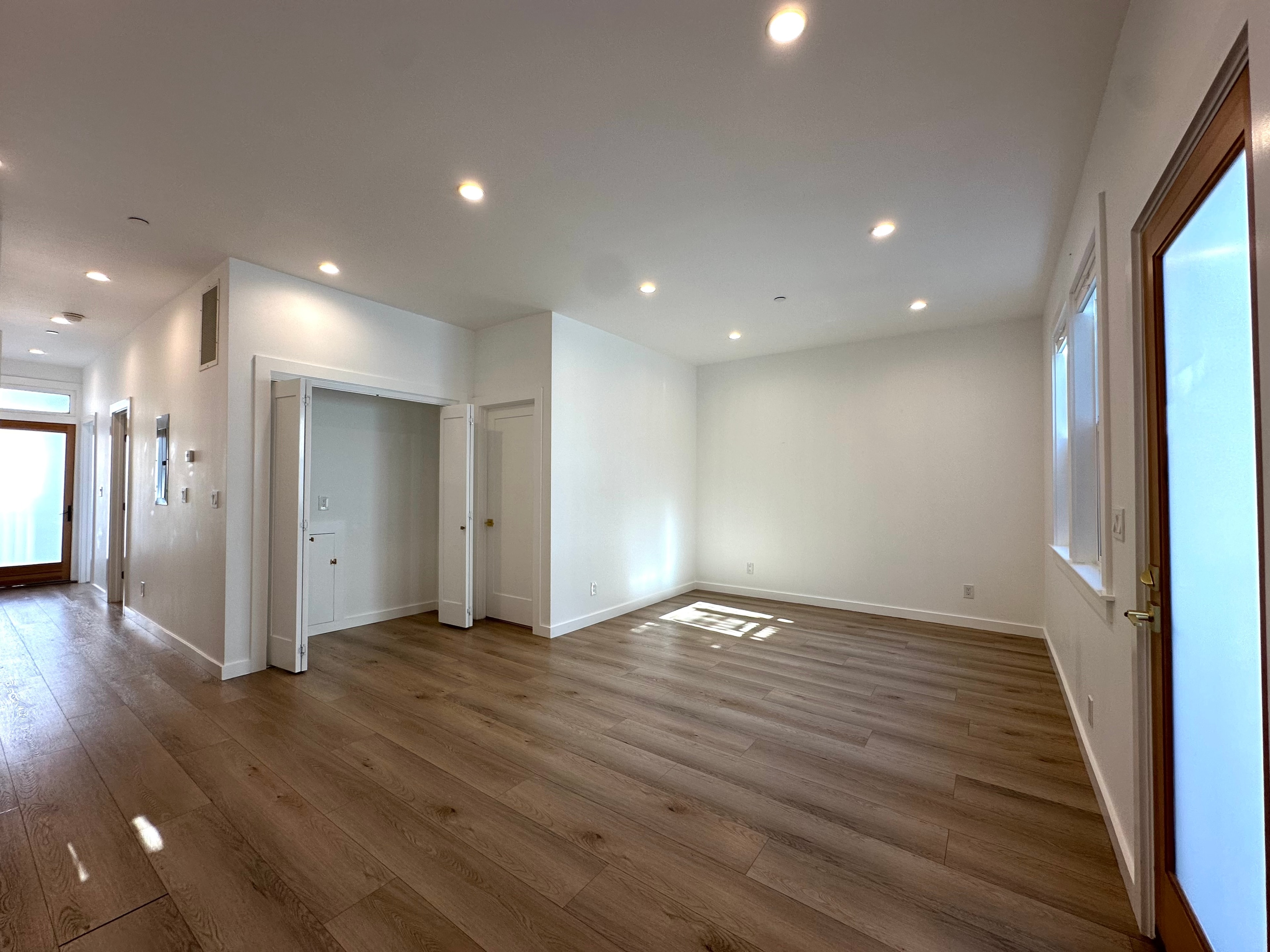 Living & Kitchen